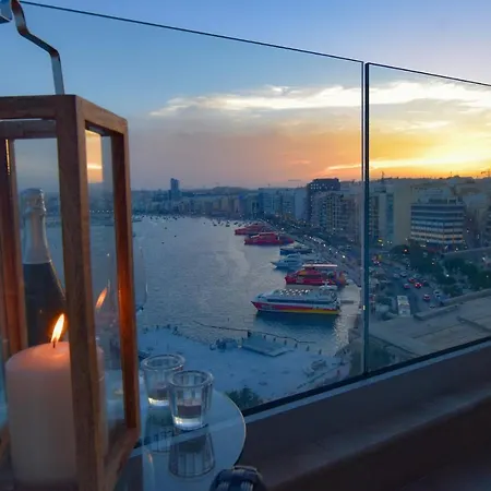 Unique Seafront Triplex Penthouse With Panoramic Bedroom & Rooftop Jacuzzi Overlooking Valletta Sliema