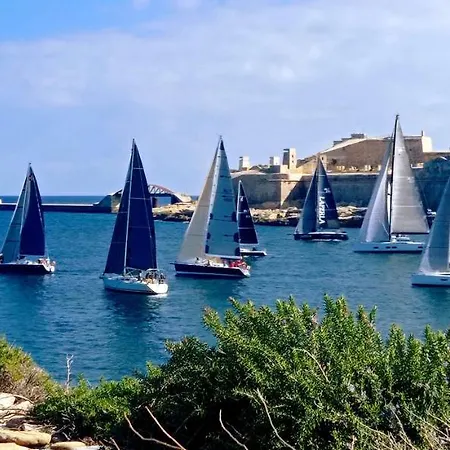 Unique Seafront Triplex Penthouse With Panoramic Bedroom & Rooftop Jacuzzi Overlooking Valletta Sliema