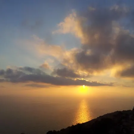 Unique Seafront Triplex Penthouse With Panoramic Bedroom & Rooftop Jacuzzi Overlooking Valletta