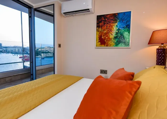 Unique Seafront Triplex Penthouse With Panoramic Bedroom & Rooftop Jacuzzi Overlooking Valletta Apartment Sliema