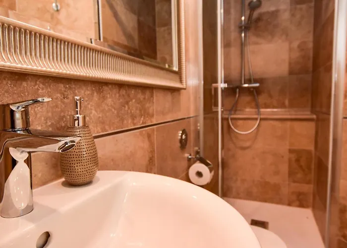 Apartment Unique Seafront Triplex Penthouse With Panoramic Bedroom & Rooftop Jacuzzi Overlooking Valletta *