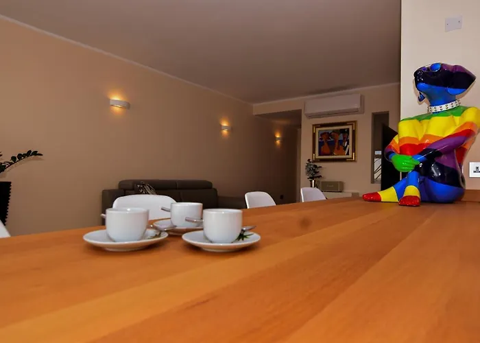 Unique Seafront Triplex Penthouse With Panoramic Bedroom & Rooftop Jacuzzi Overlooking Valletta Apartment *