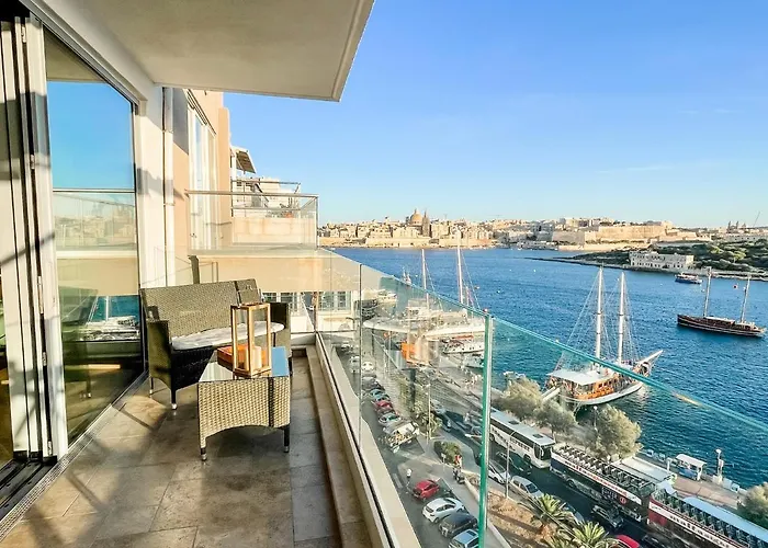 Unique Seafront Triplex Penthouse With Panoramic Bedroom & Rooftop Jacuzzi Overlooking Valletta Sliema