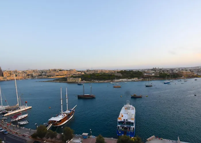 Apartment Unique Seafront Triplex Penthouse With Panoramic Bedroom & Rooftop Jacuzzi Overlooking Valletta Sliema