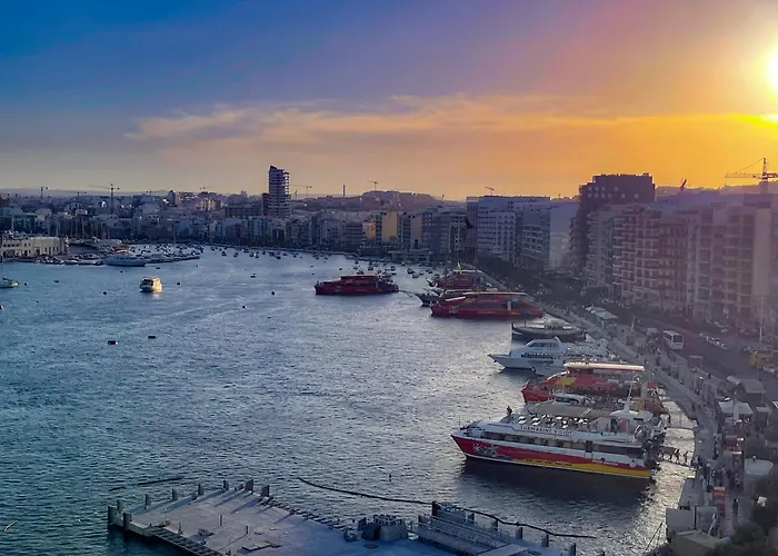 Unique Seafront Triplex Penthouse With Panoramic Bedroom & Rooftop Jacuzzi Overlooking Valletta *