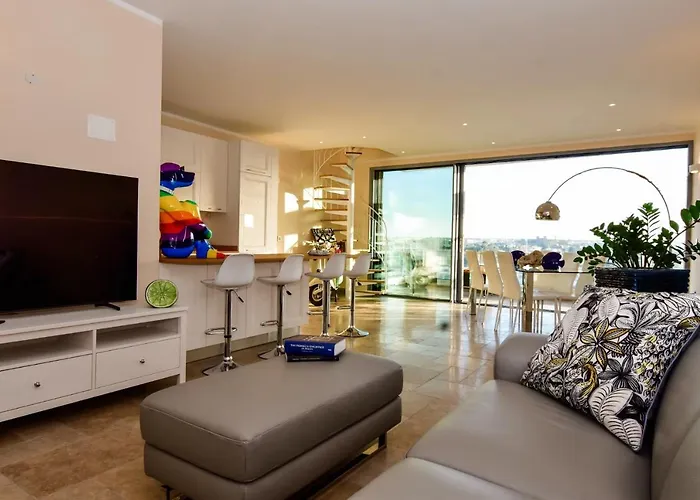 Unique Seafront Triplex Penthouse With Panoramic Bedroom & Rooftop Jacuzzi Overlooking Valletta * Sliema
