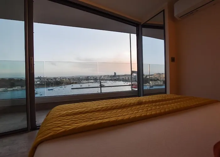 Unique Seafront Triplex Penthouse With Panoramic Bedroom & Rooftop Jacuzzi Overlooking Valletta