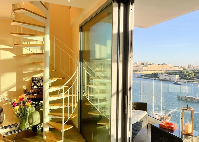 Unique Seafront Triplex Penthouse With Panoramic Bedroom & Rooftop Jacuzzi Overlooking Valletta Apartment *
