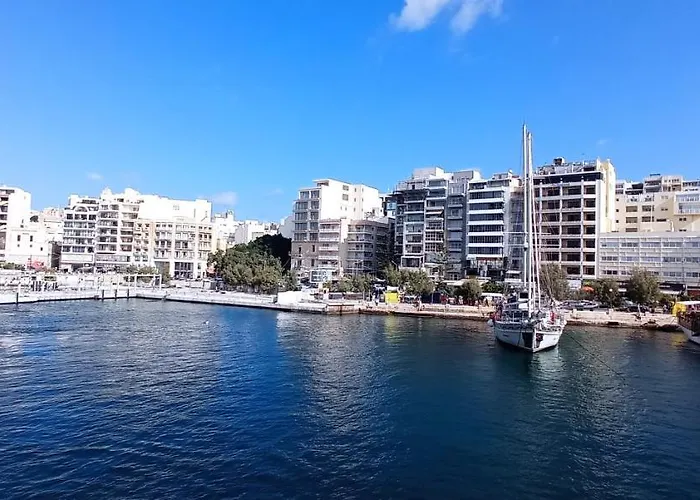 Apartment Unique Seafront Triplex Penthouse With Panoramic Bedroom & Rooftop Jacuzzi Overlooking Valletta