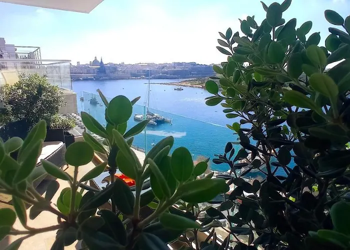 Unique Seafront Triplex Penthouse With Panoramic Bedroom & Rooftop Jacuzzi Overlooking Valletta *