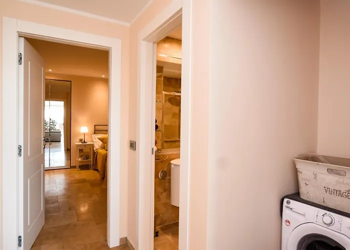 Unique Seafront Triplex Penthouse With Panoramic Bedroom & Rooftop Jacuzzi Overlooking Valletta Apartment *