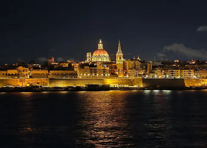 Unique Seafront Triplex Penthouse With Panoramic Bedroom & Rooftop Jacuzzi Overlooking Valletta Apartment