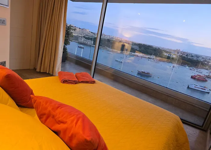 Apartment Unique Seafront Triplex Penthouse With Panoramic Bedroom & Rooftop Jacuzzi Overlooking Valletta Sliema