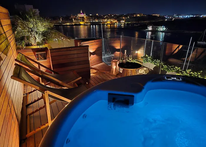 Unique Seafront Triplex Penthouse With Panoramic Bedroom & Rooftop Jacuzzi Overlooking Valletta Apartment Sliema