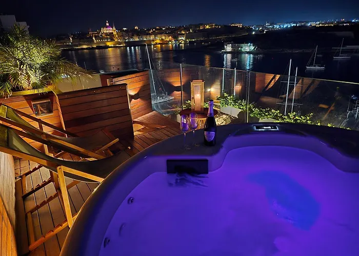 Unique Seafront Triplex Penthouse With Panoramic Bedroom & Rooftop Jacuzzi Overlooking Valletta Sliema