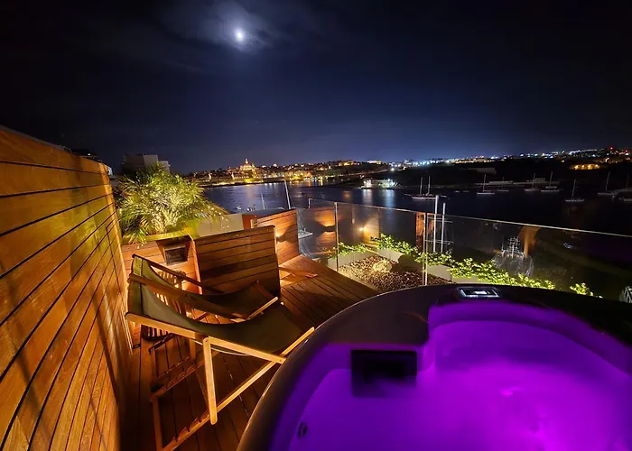 Apartment Unique Seafront Triplex Penthouse With Panoramic Bedroom & Rooftop Jacuzzi Overlooking Valletta